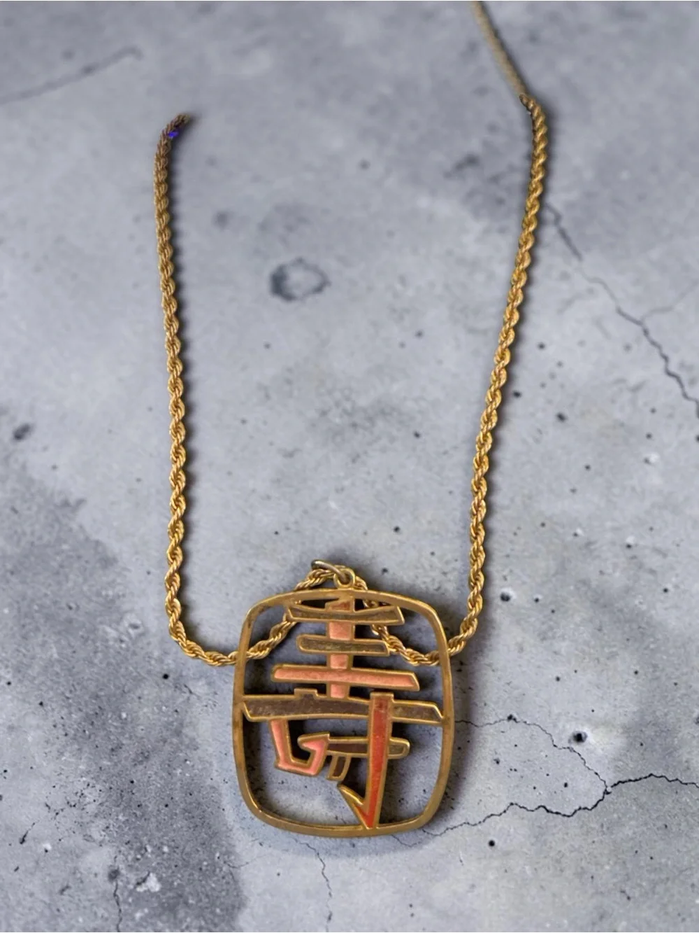 Vintage Gold Tone Chinese Longevity (Shou) Symbol Pendant Necklace - Picture 2 of 6